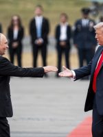 Putin envia felicitações de aniversário a Trump, a quem descreve Putin envia felicitações de aniversário a Trump, a quem descreve como “brilhante”