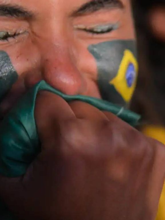 Quando torcer pode ser perigoso? Especialista alerta para depressão e Quando torcer pode ser perigoso? Especialista alerta para depressão e mania