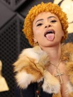 Rapper Ice Spice é agredida por fã dentro de lanchonete nos EUA