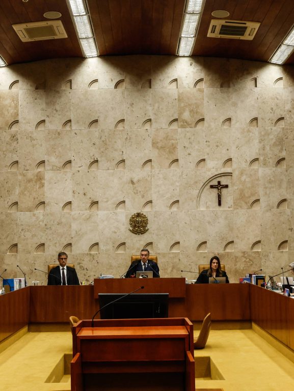 Rede protocola pacote de ações no STF sobre cotas raciais - 28/09/2025 - Painel