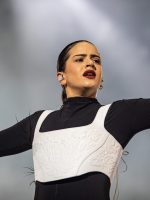 Rosalía interrompe show na Itália após passar mal no palco: 'Tentei insistir até o final'