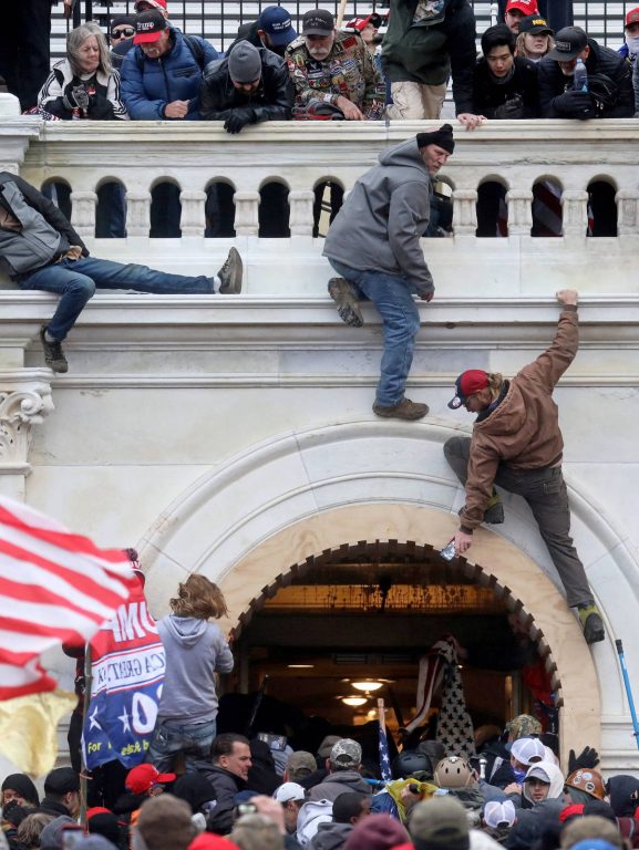 Safatle estica tanto conceito de fascismo que perde qualquer precisão