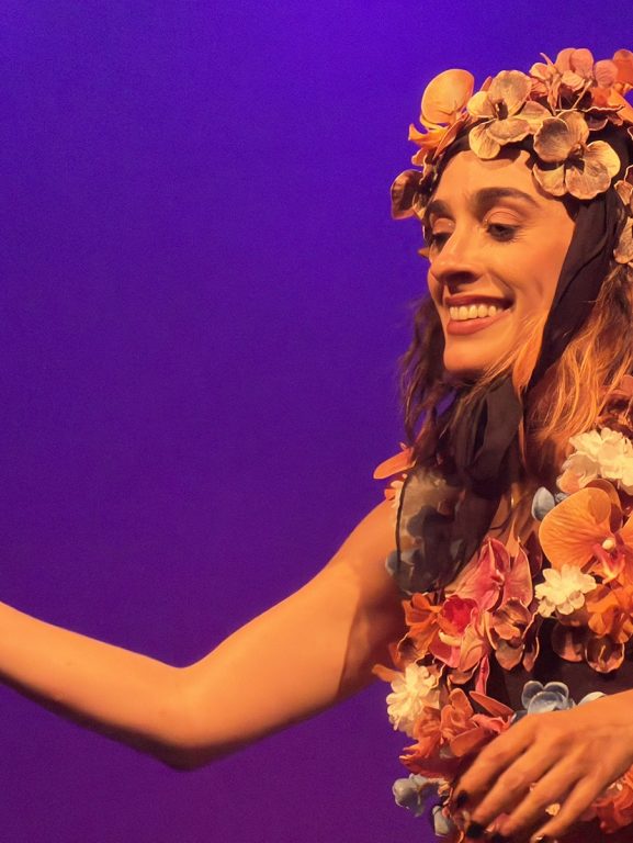 Sedenta de vida e sonho, Juliana Linhares reina como grande Sedenta de vida e sonho, Juliana Linhares reina como grande artista do Brasil no show 'Até cansar o cansaço'
