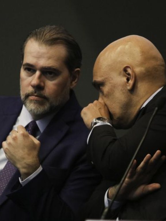 Senador obtém assinaturas para abrir CPI contra Moraes e Toffoli por caso Master