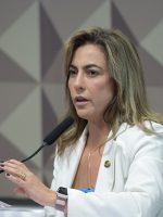 Senadora diz que pedirá desculpas a relator de CPI se acusação não se confirmar