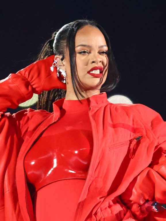 Suspeita de atirar na casa de Rihanna vai responder a acusação de tentativa de homicídio