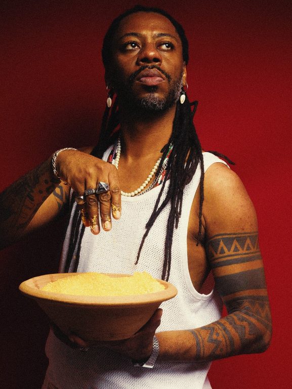 Thiago Elniño faz a festa em 'Canjerê', álbum em que o rapper reúne Bixarte, Daúde, Lazzo Matumbi e Tássia Reis