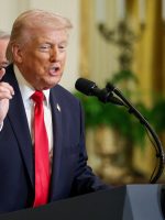 Trump assina decreto para pagar funcionários e evitar caos nos Trump assina decreto para pagar funcionários e evitar caos nos aeroportos