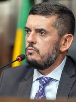 Um dia após ser solto, Bacellar pede licença de 10 dias da Alerj