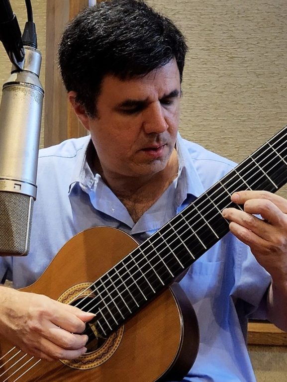 Violonista do Quarteto Maogani, Paulo Aragão lança o primeiro álbum Violonista do Quarteto Maogani, Paulo Aragão lança o primeiro álbum solo em março com valsas e choros sentimentais