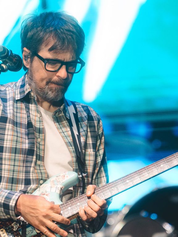 Weezer celebra 30 anos de clássico do indie rock com Weezer celebra 30 anos de clássico do indie rock com show correto e nostálgico em São Paulo