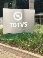 ação avança 3% acompanhando movimento global do setor de software