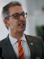 vou atacar gastança, e taxa de juro cai pela metade em 6, 12 meses