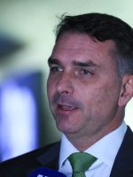 ‘Lula não quer paz’, diz Flávio Bolsonaro após veto ao PL da Dosimetria